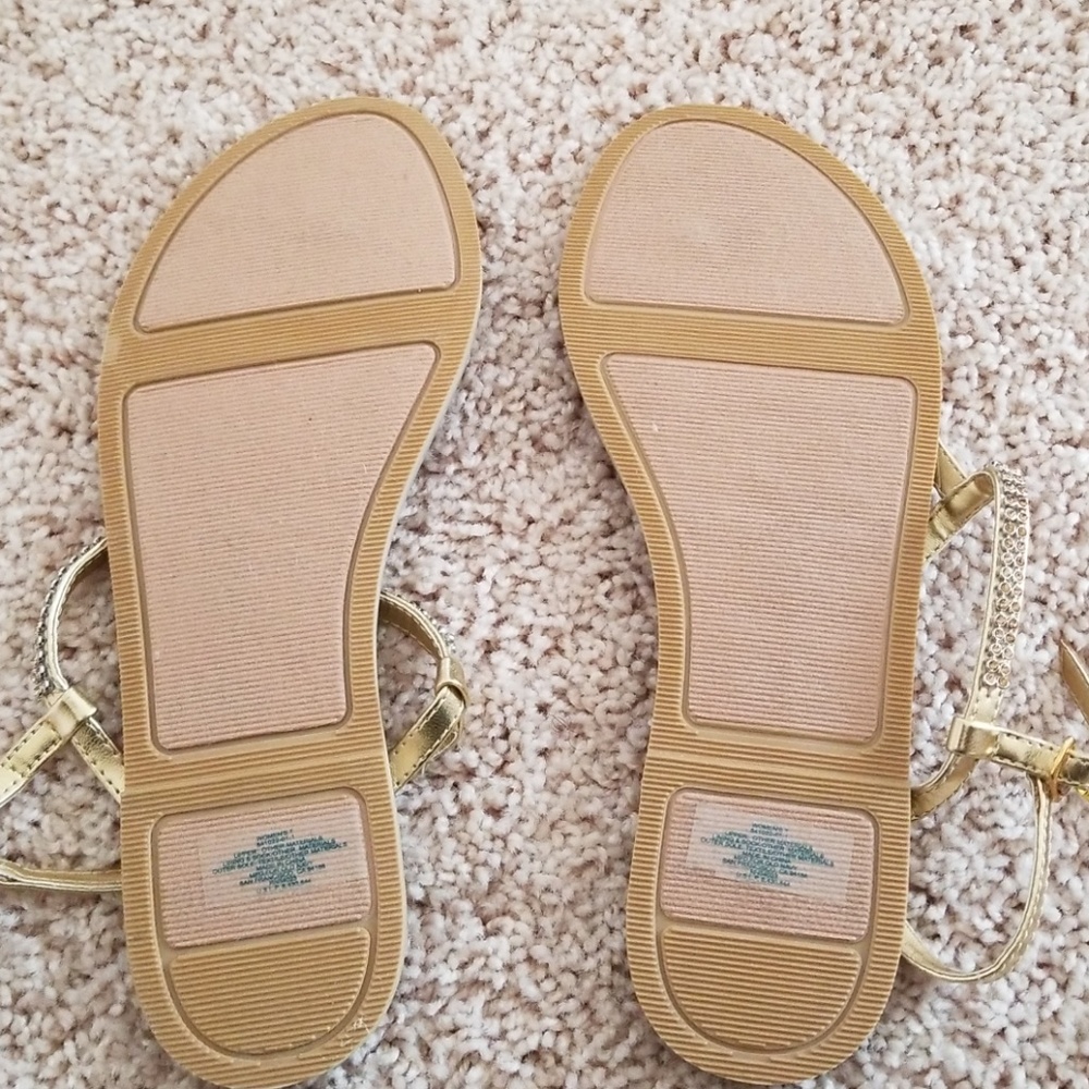 Used Very Nice Old Navy Sandals Size 6 - Picture 5 of 5